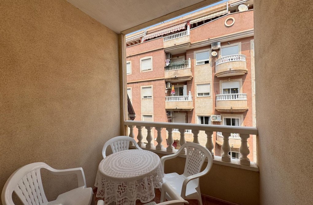 Resale - Apartment - Torrevieja - Estacion de autobuses