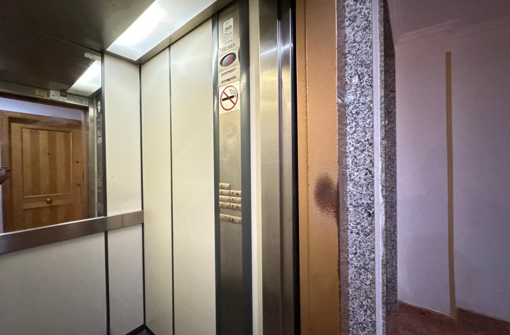 Resale - Apartment - Torrevieja - Estacion de autobuses