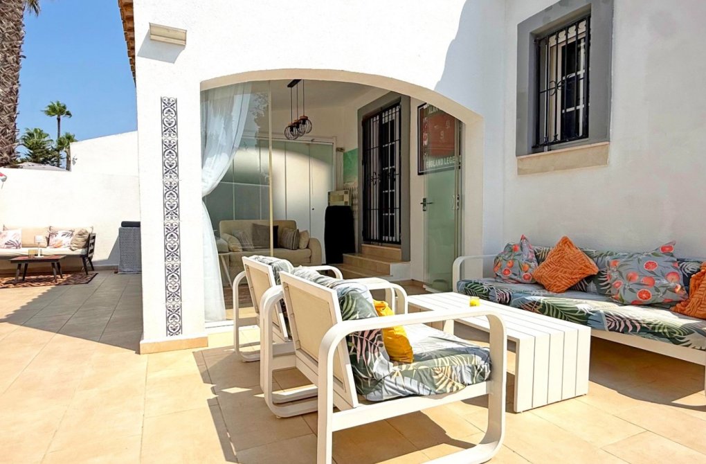Resale - Detached Villa - Orihuela Costa - Villamartín
