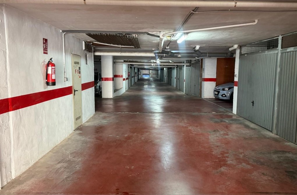 Resale - Garage - Torrevieja - Estacion de autobuses