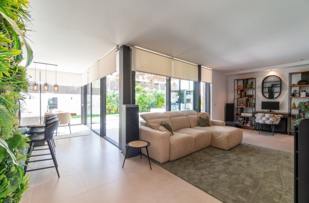 Resale - Villa - Torrevieja - Los balcones