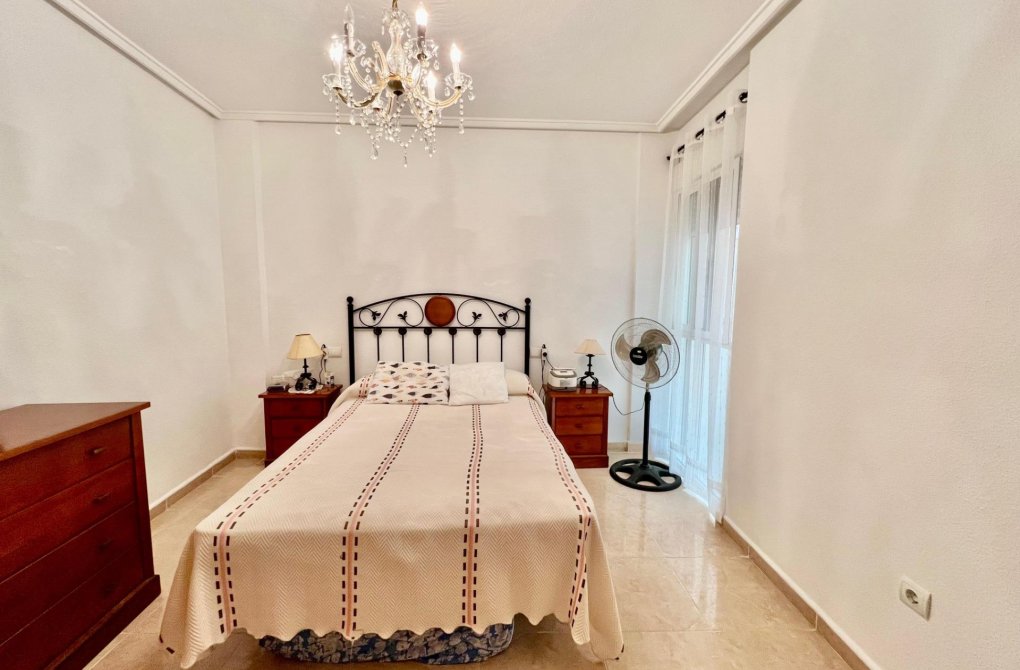 Resale - Apartment - Torrevieja - Habaneras