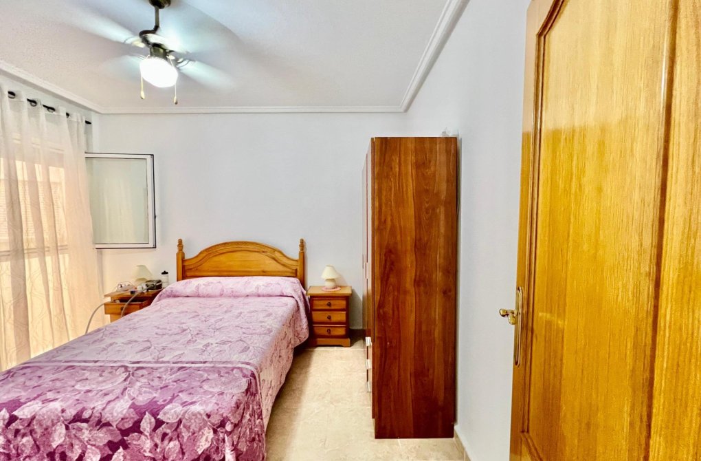 Resale - Apartment - Torrevieja - Habaneras