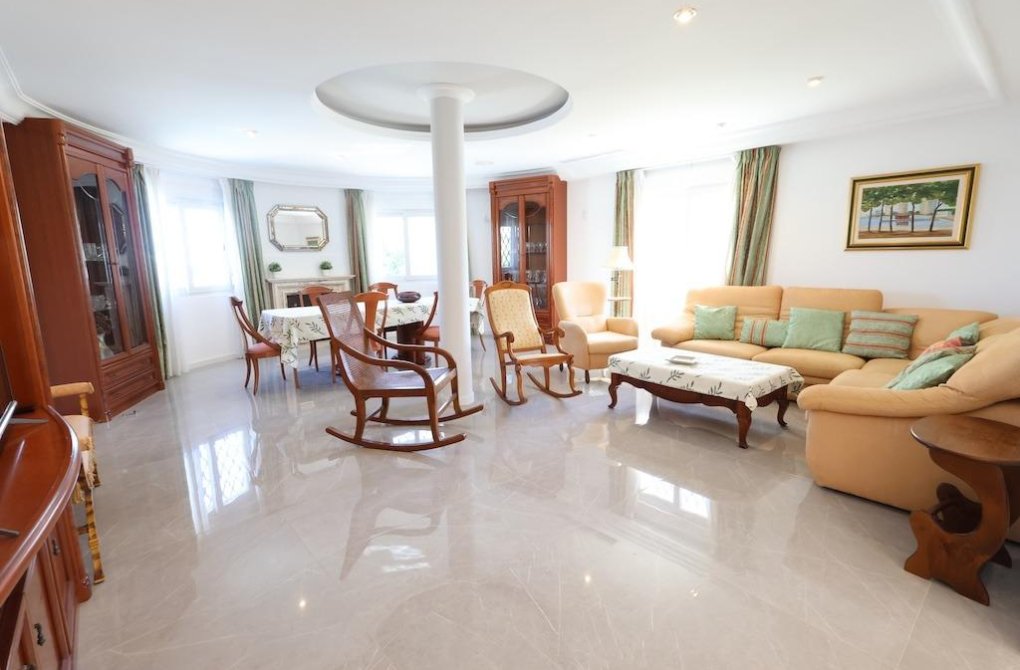 Resale - Villa - Cabo Roig - MUY CERCA DE LA PLAYA