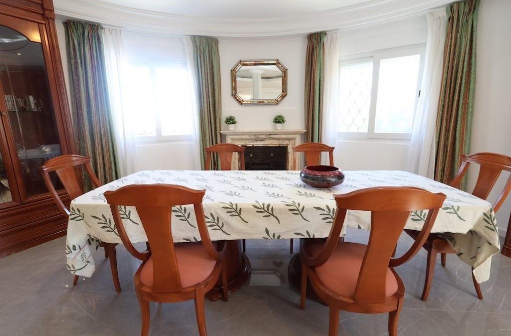 Resale - Villa - Cabo Roig - MUY CERCA DE LA PLAYA