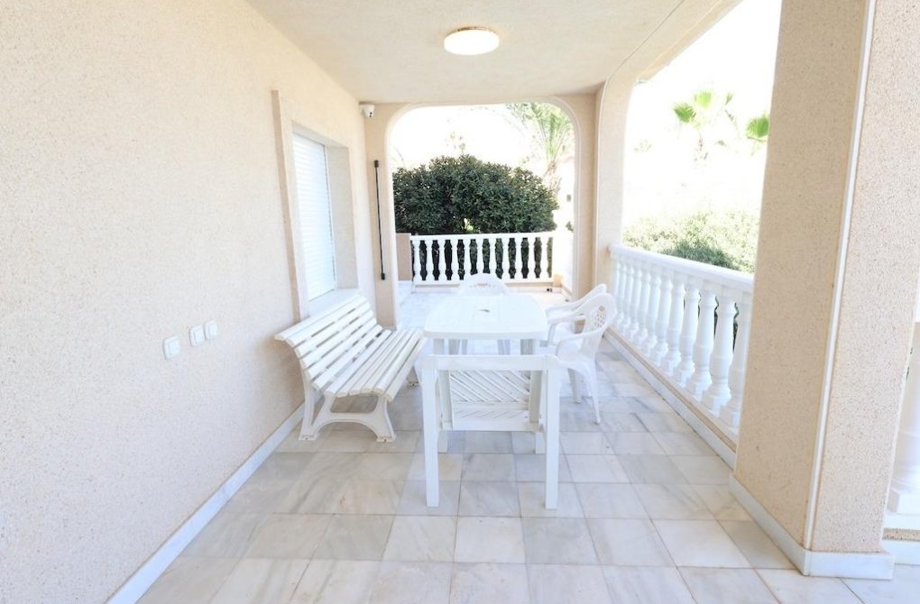 Resale - Villa - Cabo Roig - MUY CERCA DE LA PLAYA