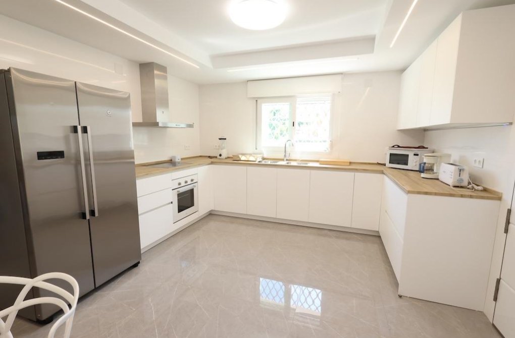 Resale - Villa - Cabo Roig - MUY CERCA DE LA PLAYA