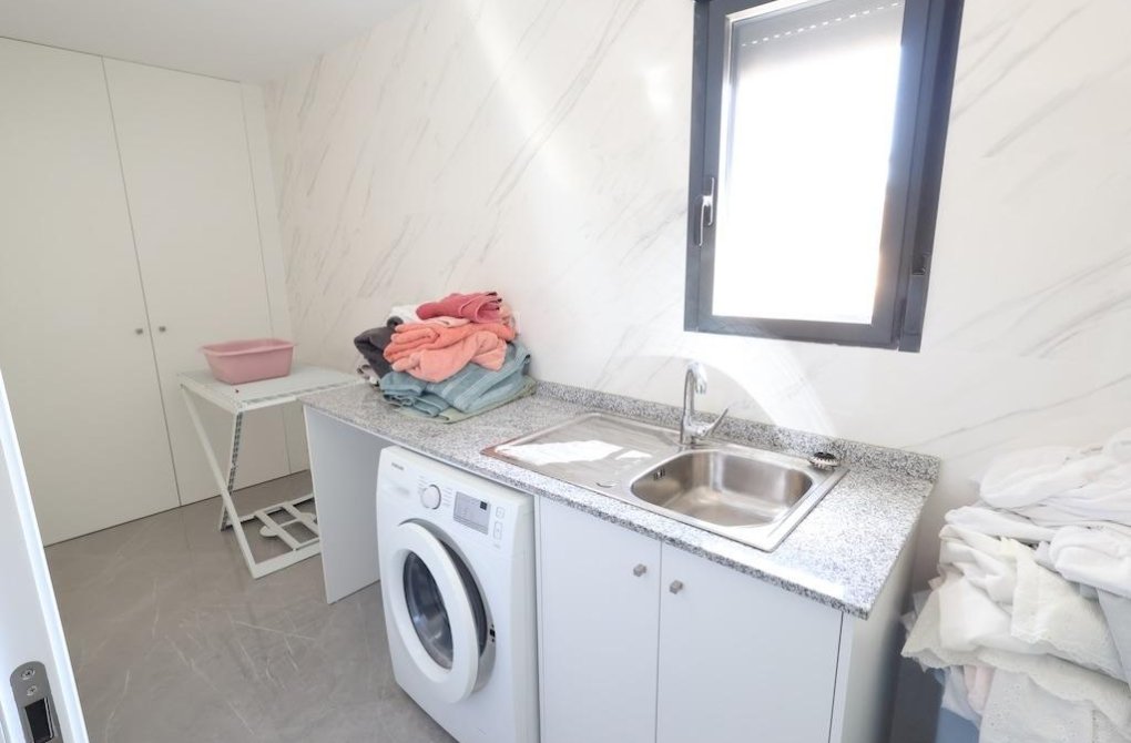 Resale - Villa - Cabo Roig - MUY CERCA DE LA PLAYA