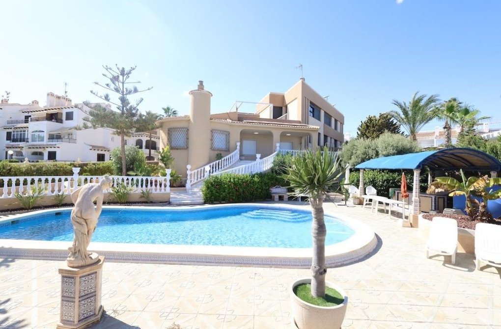 Resale - Villa - Cabo Roig - MUY CERCA DE LA PLAYA