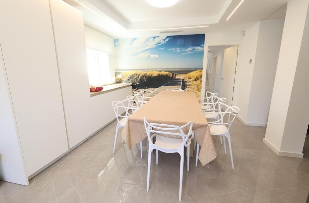 Resale - Villa - Cabo Roig - MUY CERCA DE LA PLAYA