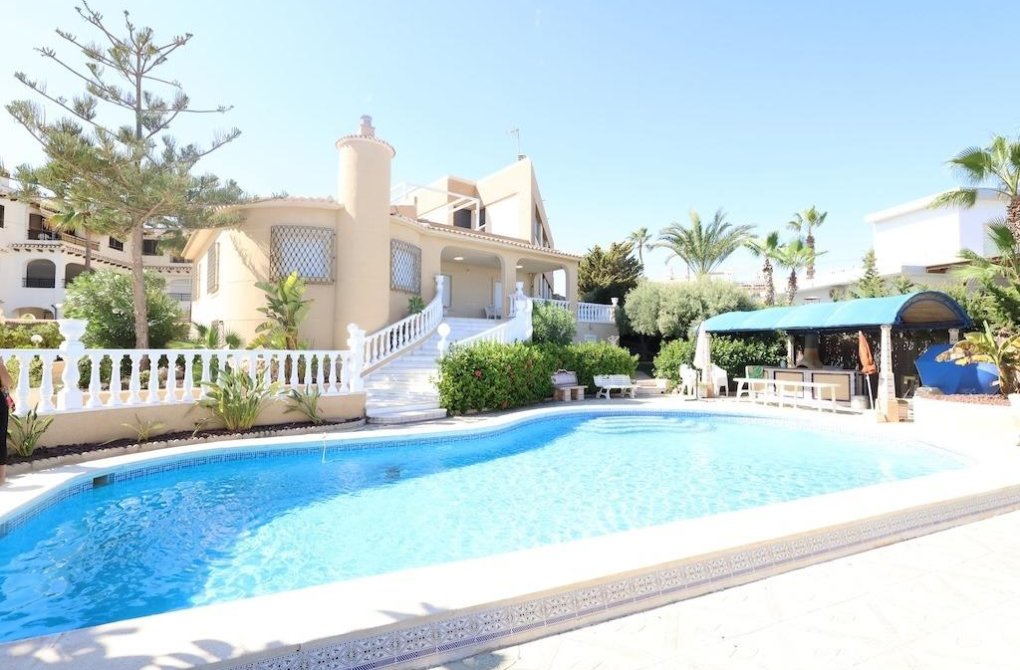 Resale - Villa - Cabo Roig - MUY CERCA DE LA PLAYA