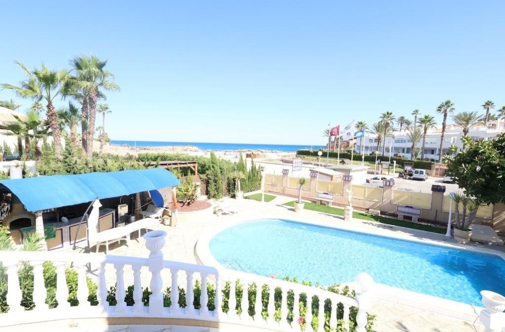 Resale - Villa - Cabo Roig - MUY CERCA DE LA PLAYA