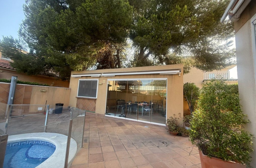 Resale - house - Orihuela Costa - Altos de Campoamor