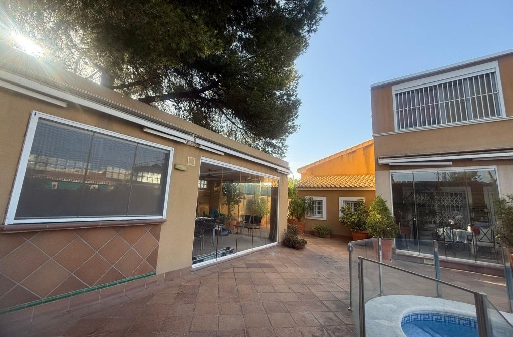 Resale - house - Orihuela Costa - Altos de Campoamor