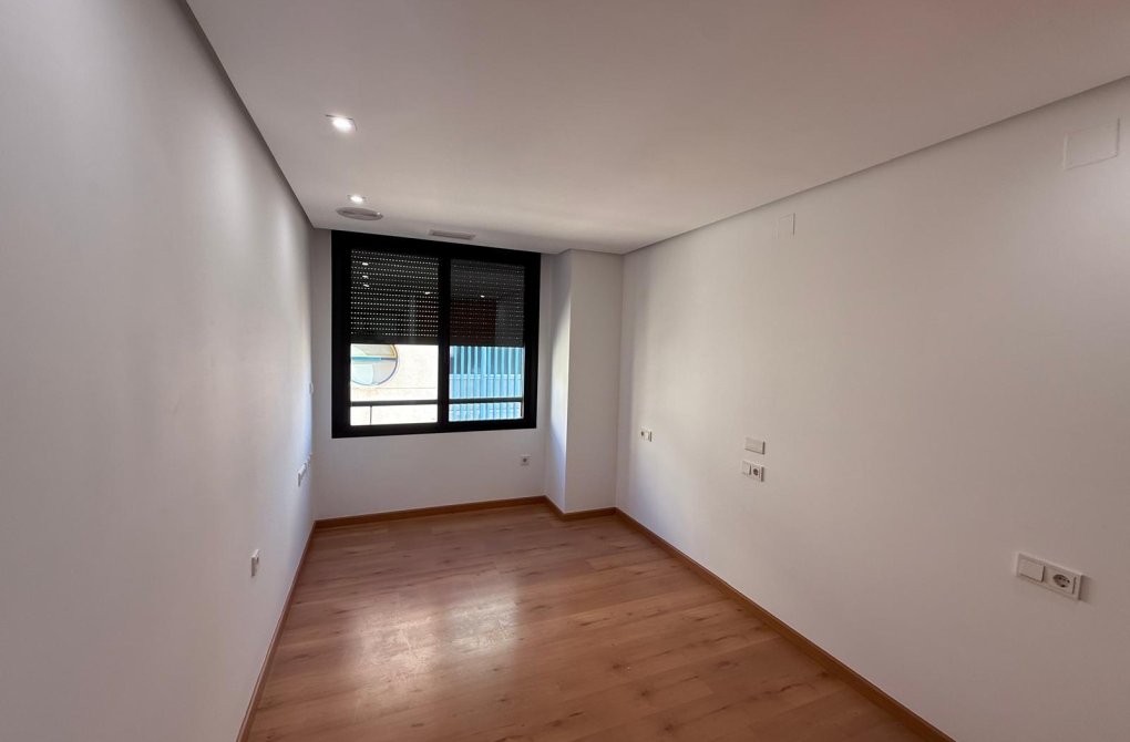 Вторичное жилье - Квартира - Torrevieja - Puerto Deportivo