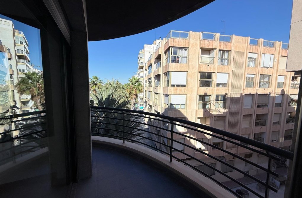 Вторичное жилье - Квартира - Torrevieja - Puerto Deportivo