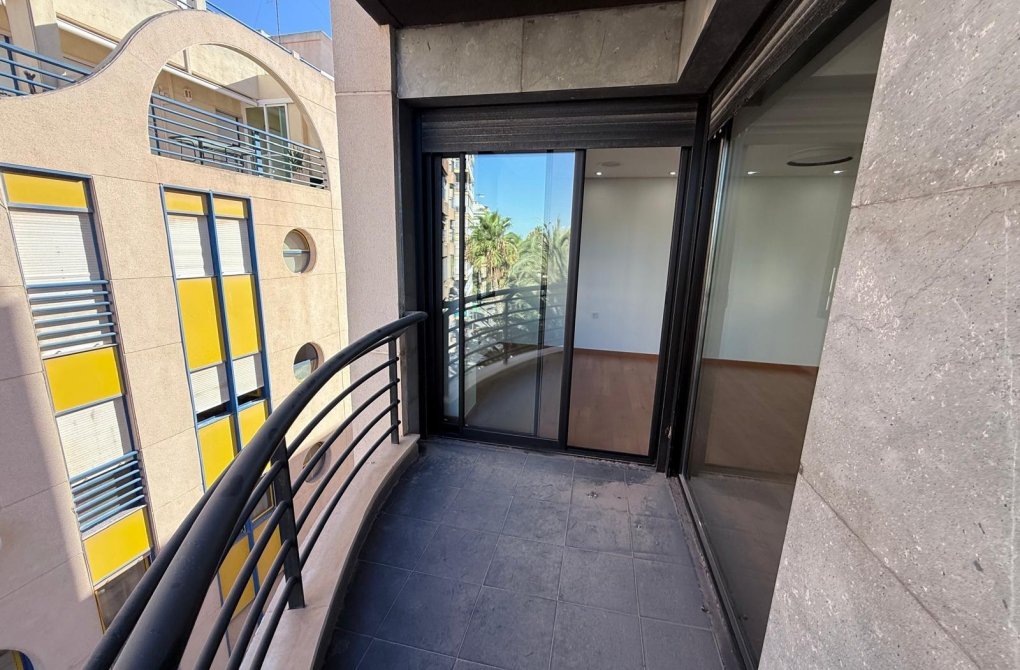 Вторичное жилье - Квартира - Torrevieja - Puerto Deportivo