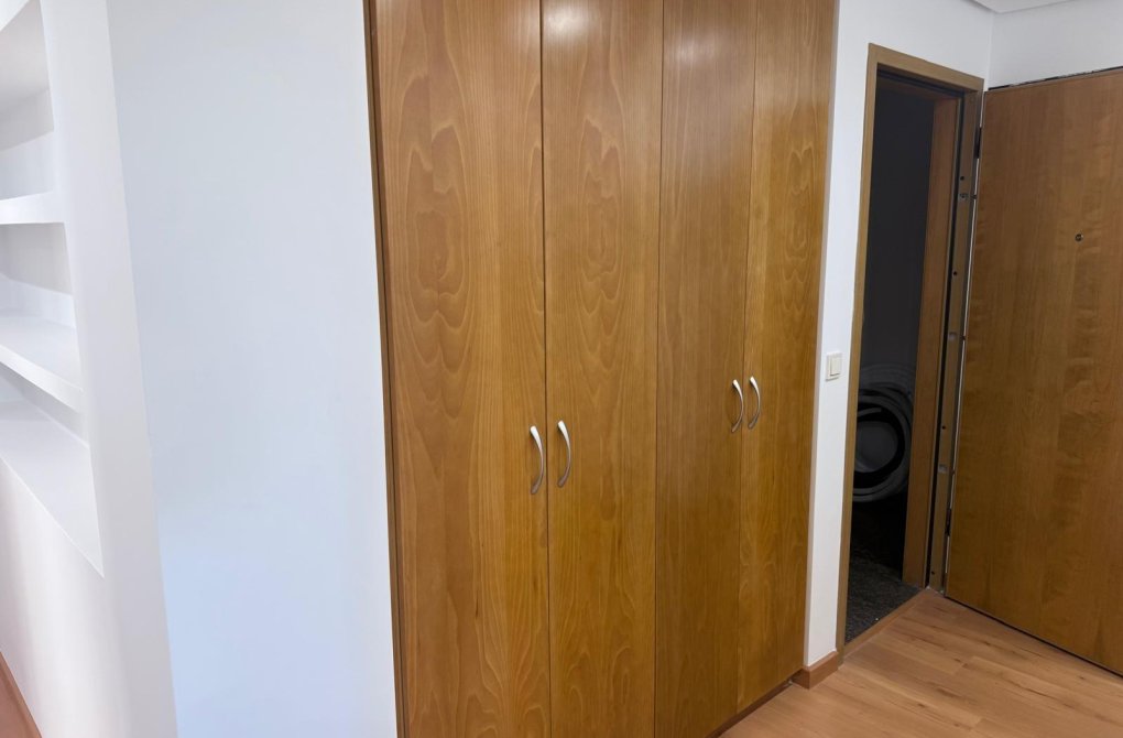 Вторичное жилье - Квартира - Torrevieja - Puerto Deportivo