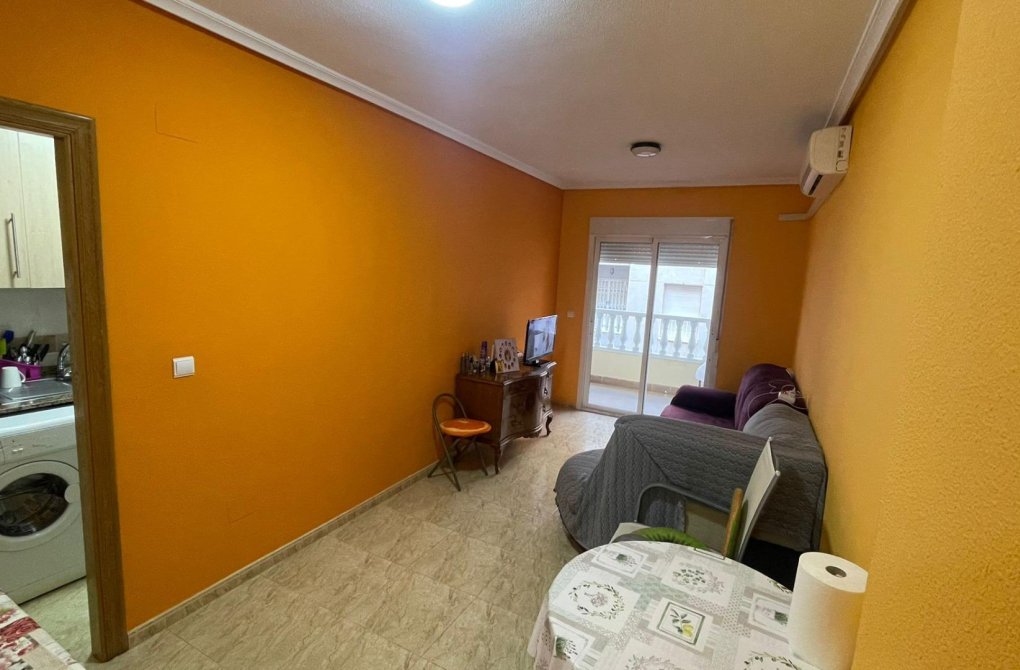 Resale - Apartment - Torrevieja - Playa del cura