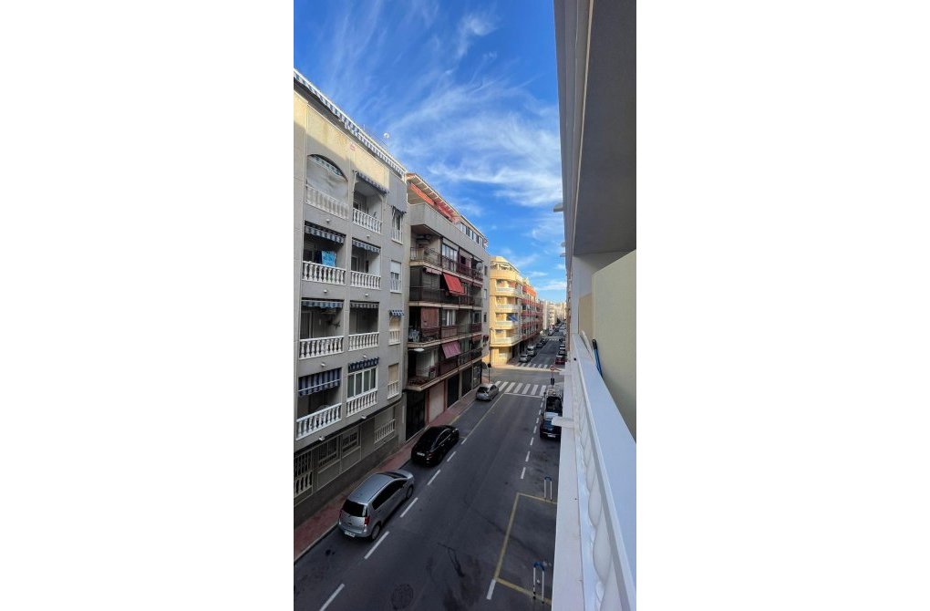 Resale - Apartment - Torrevieja - Playa del cura