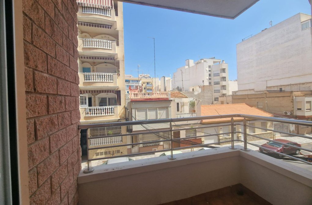 Resale - Apartment - Torrevieja - Estacion de autobuses