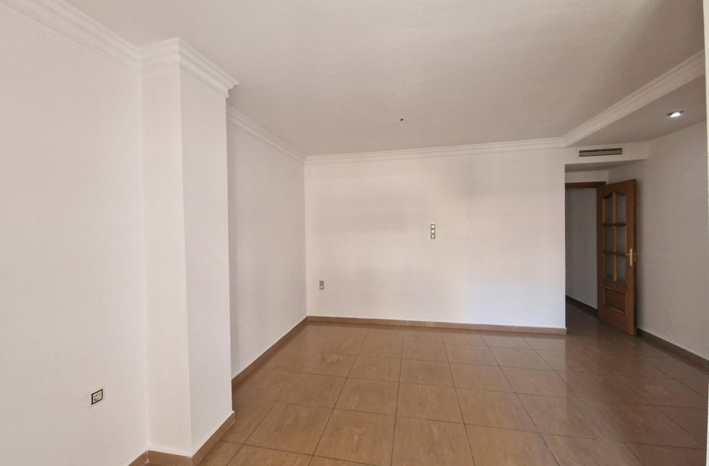 Resale - Apartment - Torrevieja - Estacion de autobuses