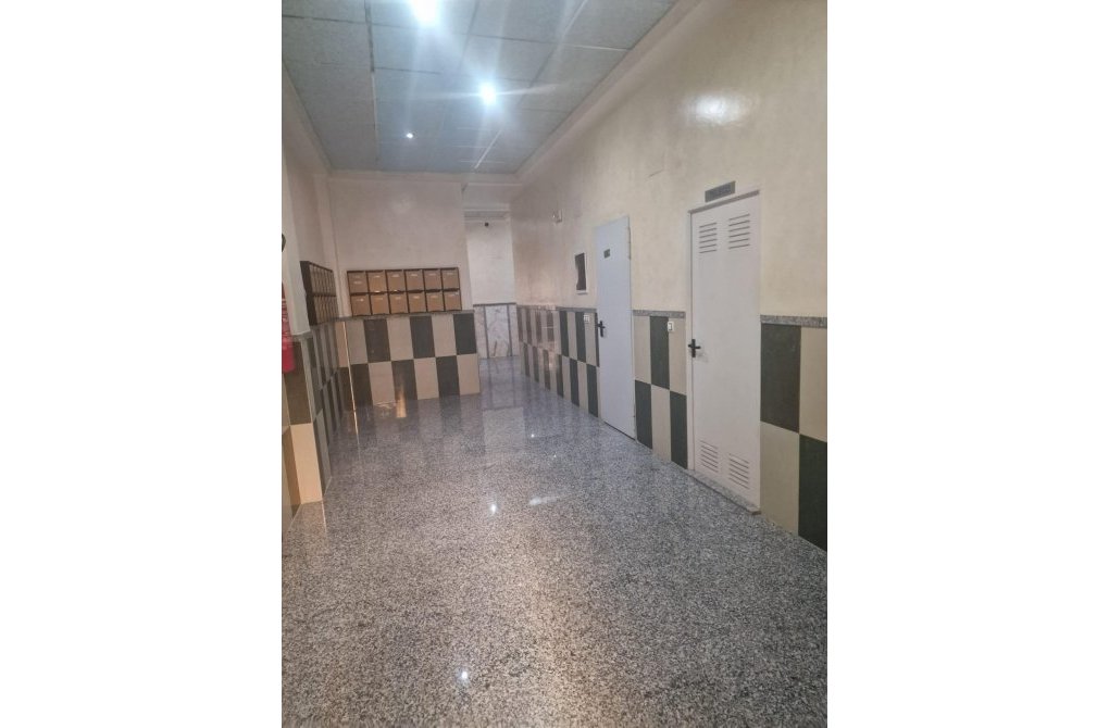 Resale - Apartment - Torrevieja - Estacion de autobuses