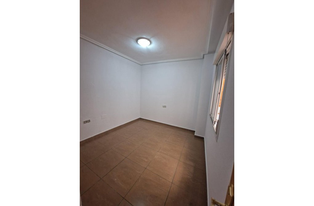 Resale - Apartment - Torrevieja - Estacion de autobuses