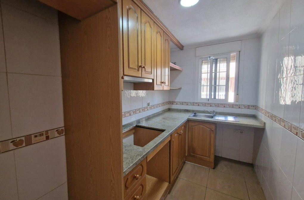 Resale - Apartment - Torrevieja - Estacion de autobuses