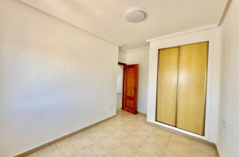 Resale - Bungalow - Torrevieja - Orihuela costa