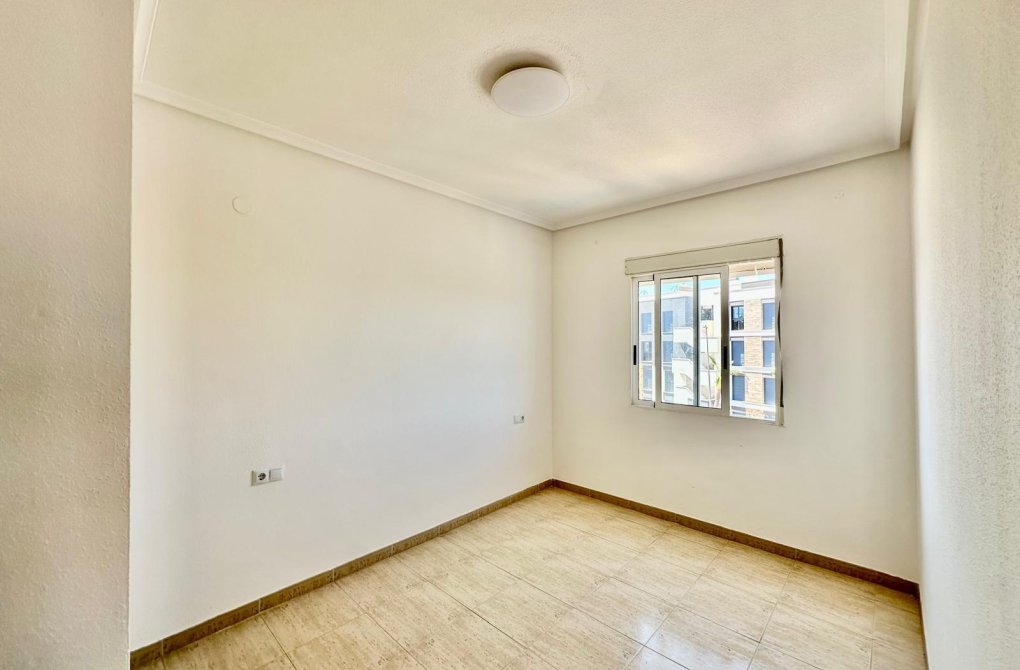 Resale - Bungalow - Torrevieja - Orihuela costa