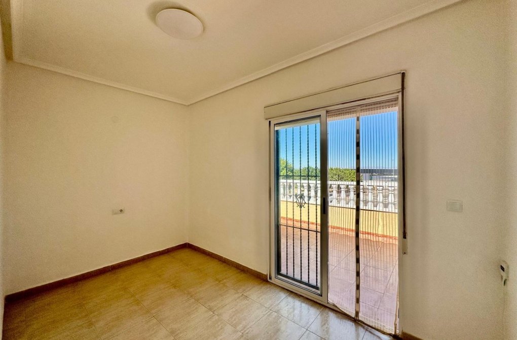 Resale - Bungalow - Torrevieja - Orihuela costa