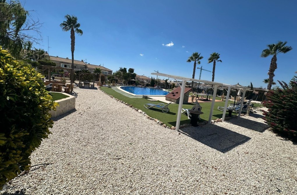 Resale - Bungalow - Torrevieja - Orihuela costa