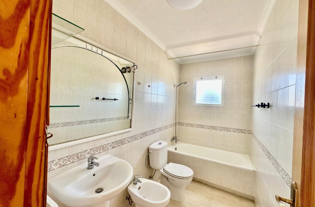 Resale - Bungalow - Torrevieja - Orihuela costa