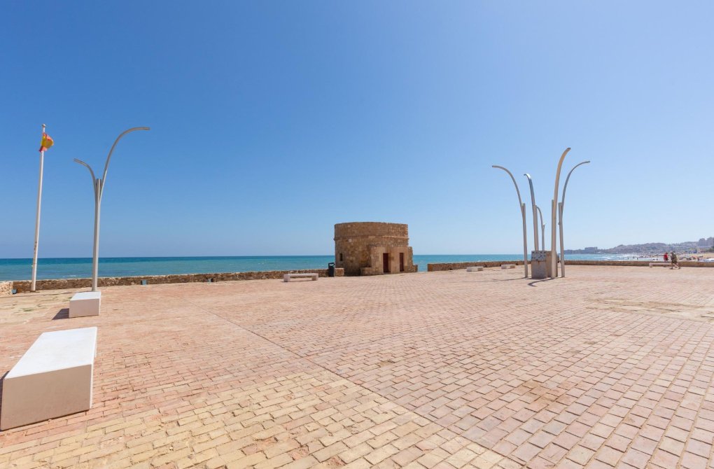 Resale - Apartment - Torrevieja - La Mata pueblo