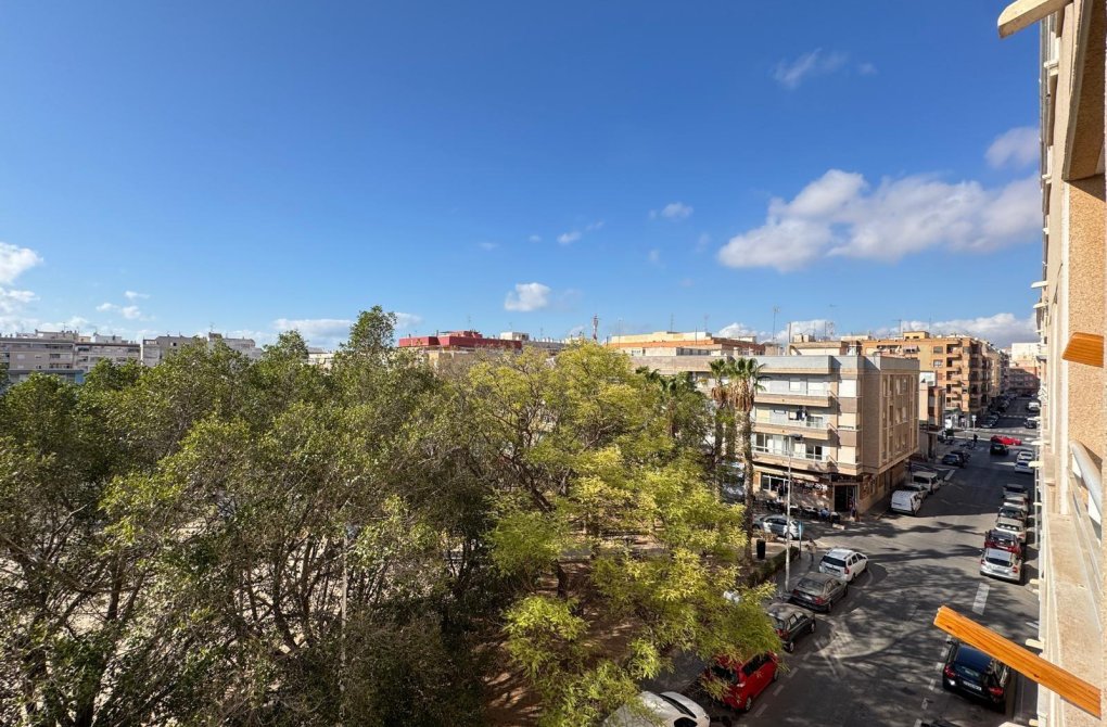 Resale - Apartment - Torrevieja - Estacion de autobuses