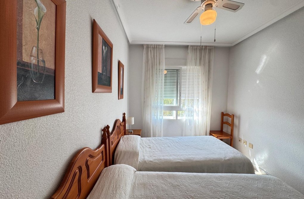 Resale - Apartment - Torrevieja - Estacion de autobuses