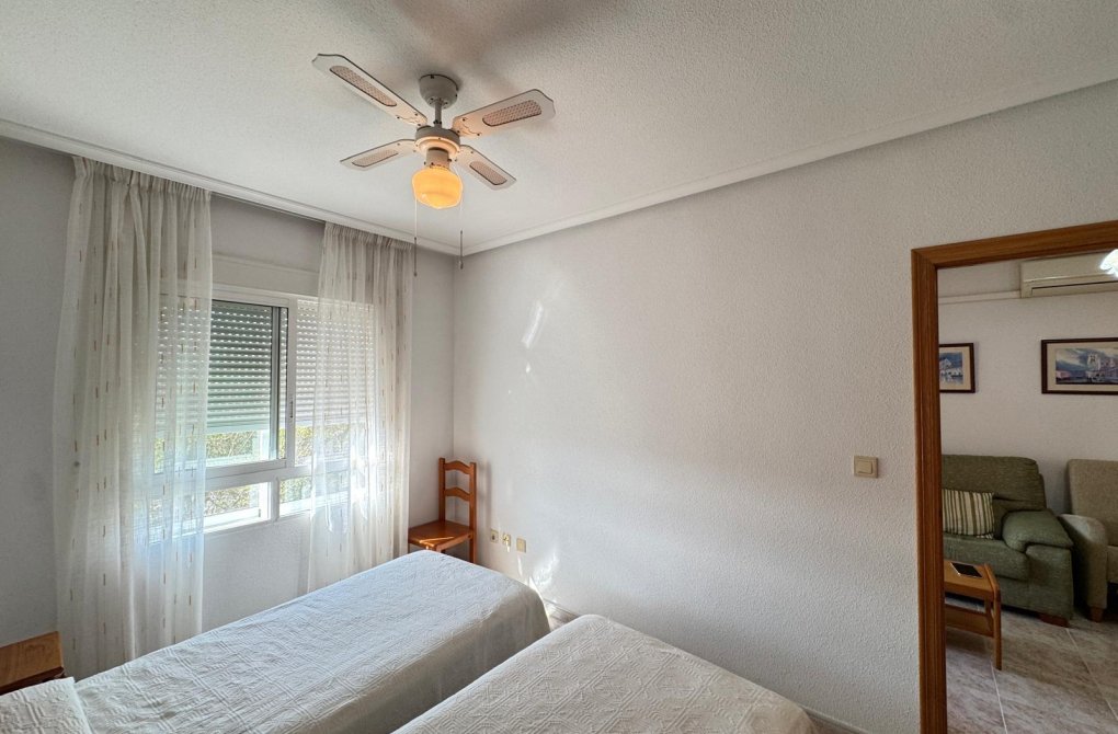 Resale - Apartment - Torrevieja - Estacion de autobuses