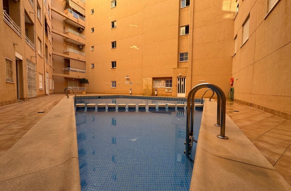 Resale - Apartment - Torrevieja - Estacion de autobuses