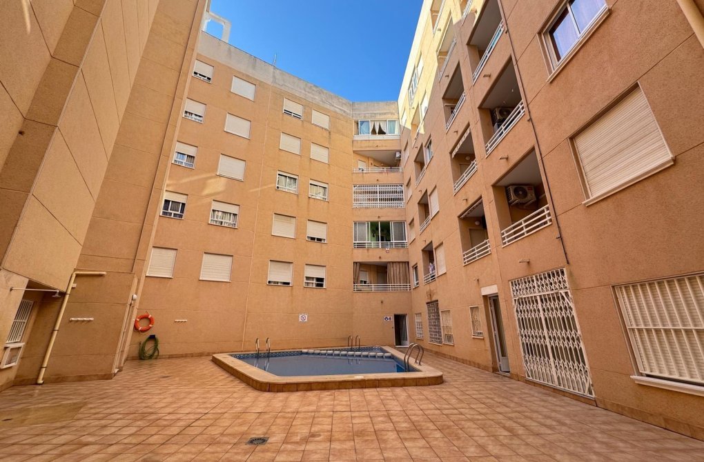 Resale - Apartment - Torrevieja - Estacion de autobuses