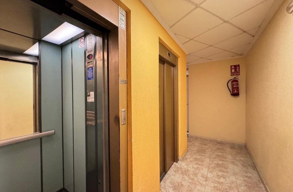 Resale - Apartment - Torrevieja - Estacion de autobuses