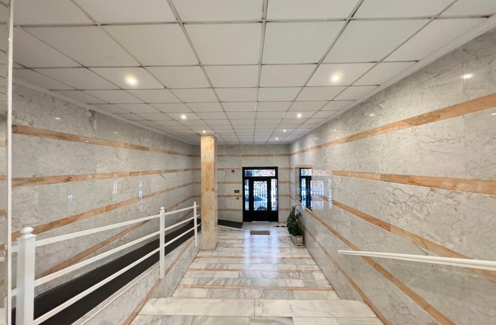 Resale - Apartment - Torrevieja - Estacion de autobuses