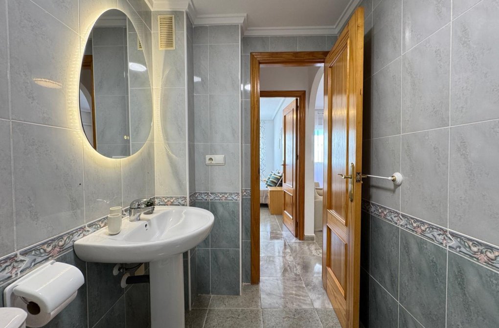 Resale - Apartment - Torrevieja - Playa de los locos