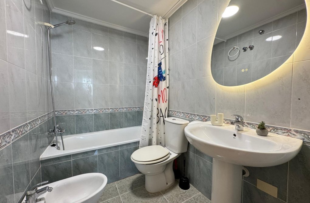 Resale - Apartment - Torrevieja - Playa de los locos