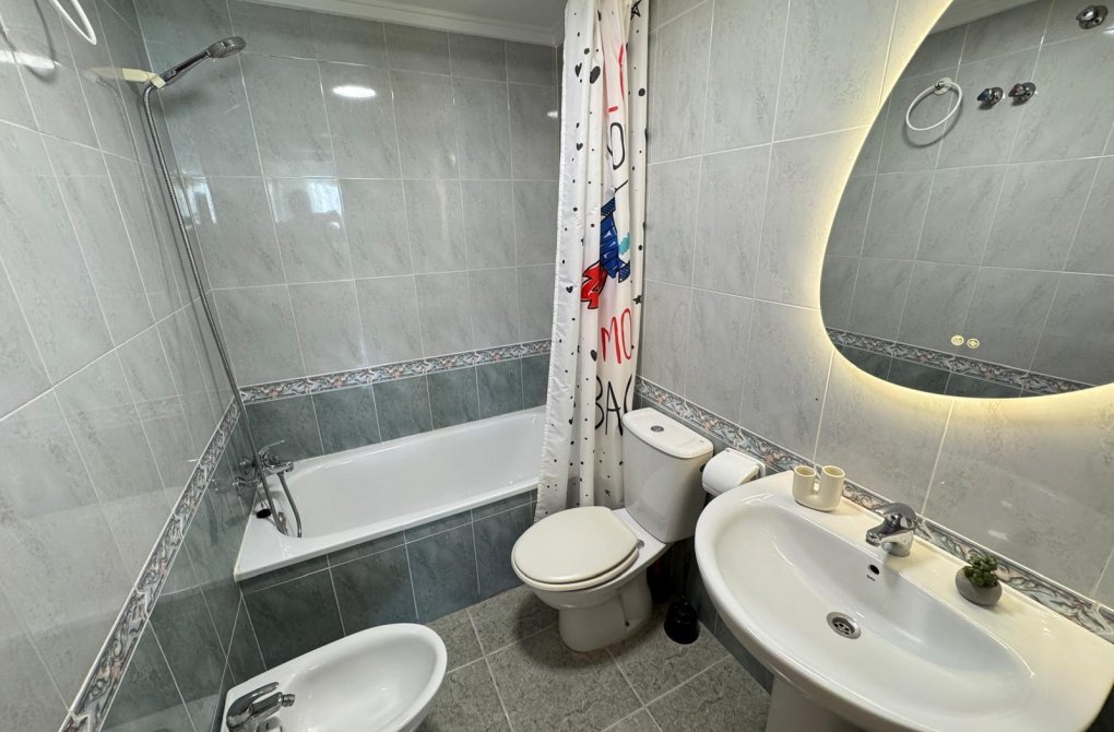 Resale - Apartment - Torrevieja - Playa de los locos