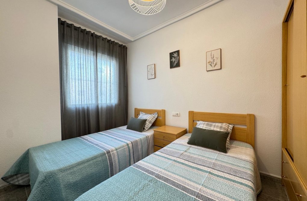 Resale - Apartment - Torrevieja - Playa de los locos