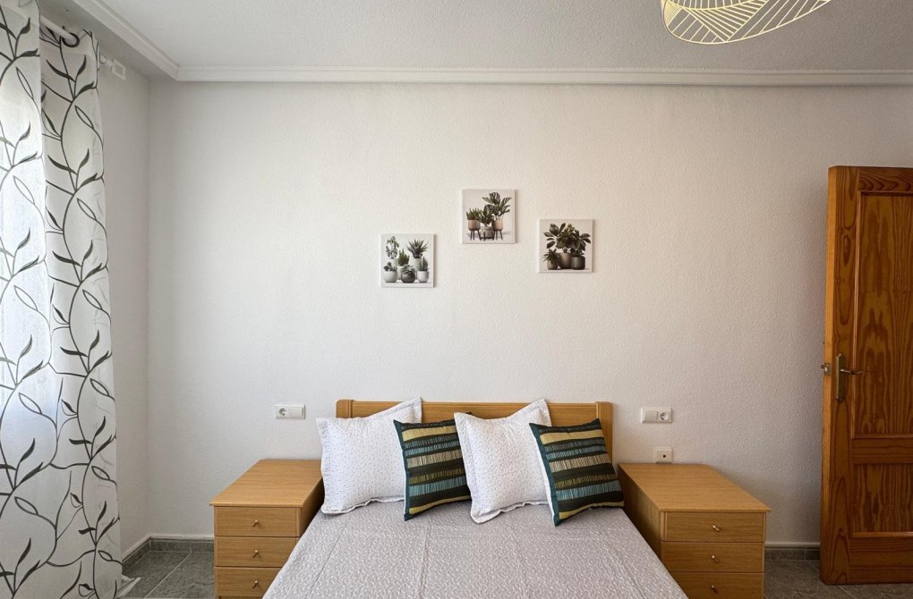 Resale - Apartment - Torrevieja - Playa de los locos