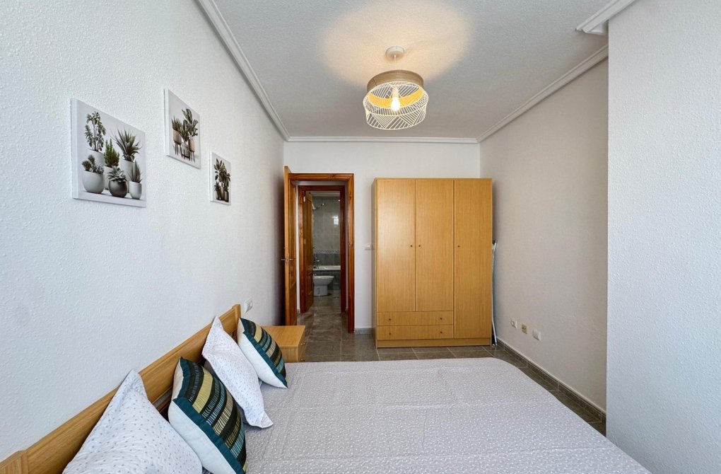 Resale - Apartment - Torrevieja - Playa de los locos