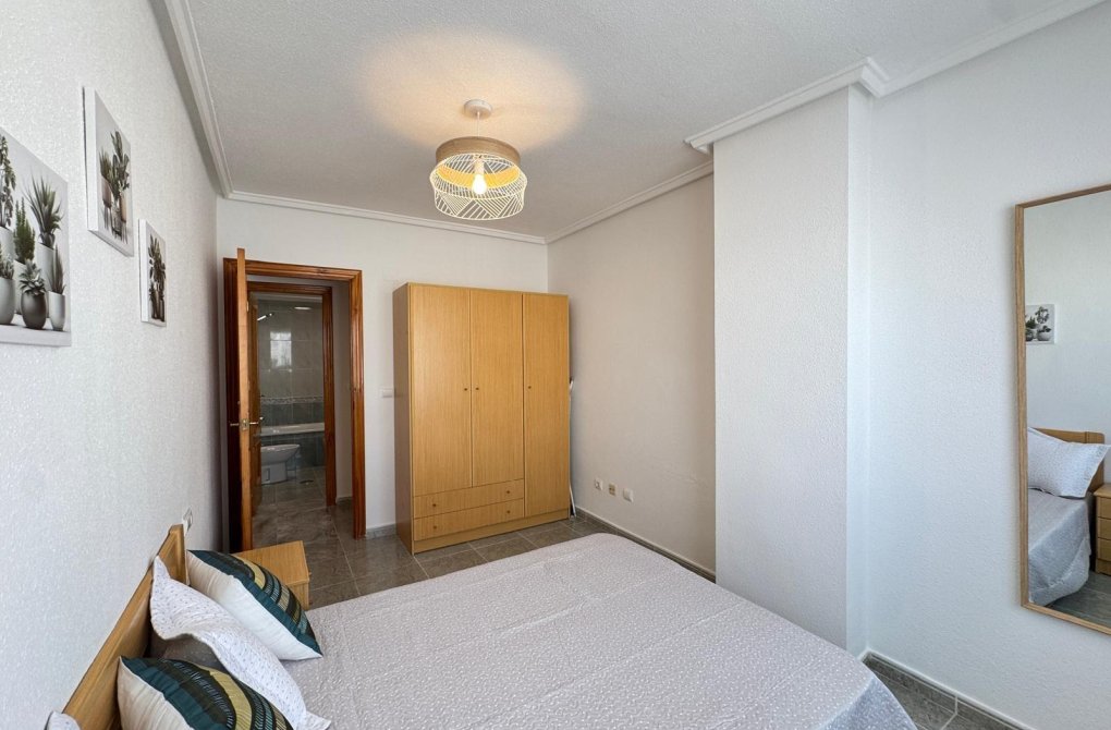Resale - Apartment - Torrevieja - Playa de los locos