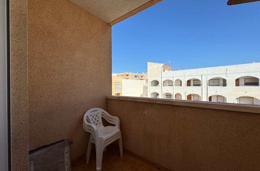 Resale - Apartment - Torrevieja - Playa de los locos